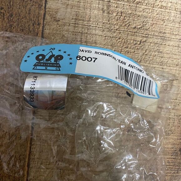 ROBINSON,SAN ANTONIO SPURS,NBA, RARE OFFICIAL LICENSED 1995 POSTER - Picture 3 of 14